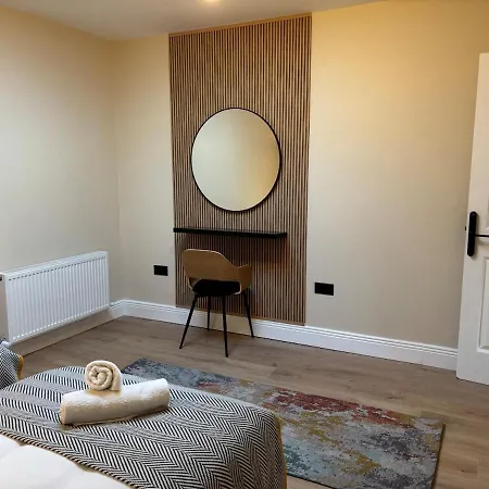 Riverside Loft Group Apartman