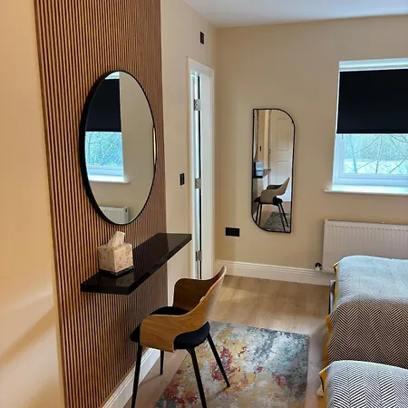 Riverside Loft Group Apartman