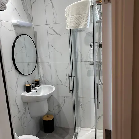 Riverside Loft Group Apartman